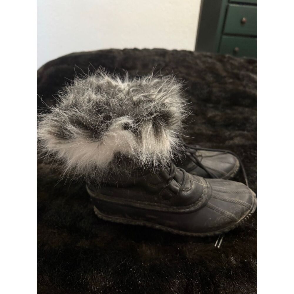 Sorel black/white faux fur lace up above ankle books. Size 9.5